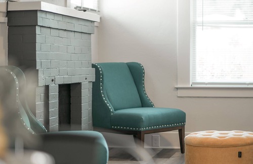 Raisin House | Glamp Tower District Home W/ Fast WiFi & Fire-Pit