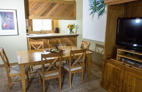 Truckee Apartment | Gold Bend 5098