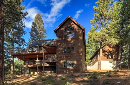 Montgomery Estates House | Golden Bear Lodge