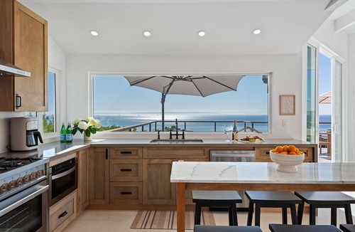 Summerland House | Goldenview - Elevated Elegance with Panoramic Views