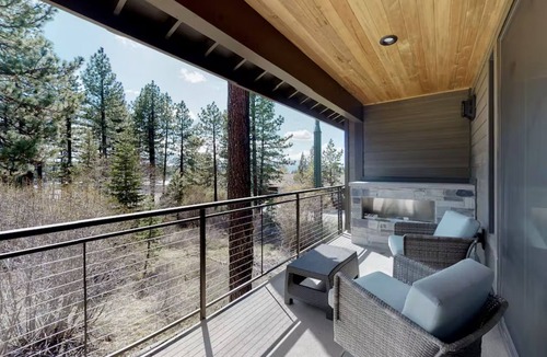 South Lake Tahoe Villa | Gondola Vista 4 Bedroom Villa w/Hot Tub