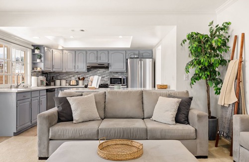 Canyon Country House | GOODE.HOMES - Luxury Home w/Beautiful Garden
