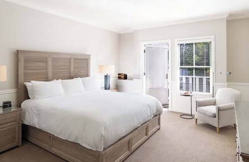 Santa Rosa Hotel | Gorgeous 2 King Room Steps from Santa Rosa Restaurants, Cafés + Shopping Fun