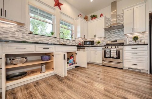 Folsom House | Gorgeous 4-bedroom house steps to Historic Folsom's Sutter Street & Lake Natoma