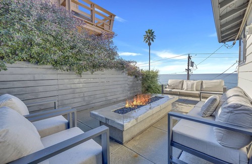 Sunset Cliffs House | Gorgeous Mid-Century Modern Stunner with Epic Ocean Views. Perfect for groups!