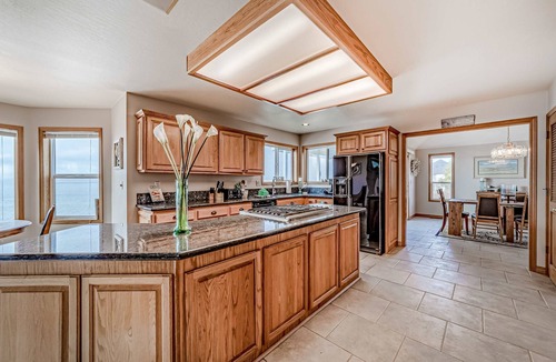 Harbor House | Gorgeous oceanfront estate with amazing views & hot tub - steps to quiet beach