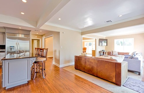 Los Feliz House | Gorgeous Pool Home in Hollywood. Enjoy your Hollywood getaway