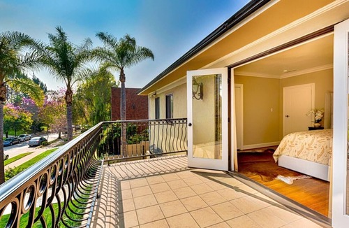 Los Feliz House | Gorgeous Pool Home in Hollywood. Enjoy your Hollywood getaway