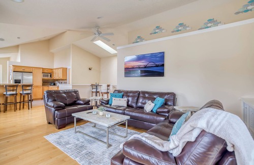 Waldport House | Gorgeous Quality Home, Game Room, Hot Tub, Waldport Bridge w/Bay View