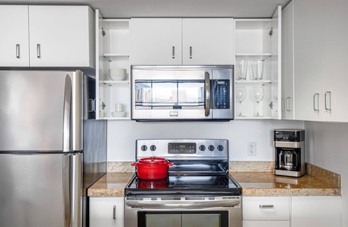 South Beach Apartment | Gorgeous South Beach 1BR w/Gym + Pool + Sauna near SF Bay, by Blueground