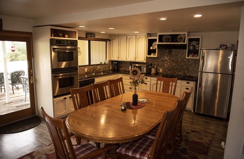 Mariposa House | Grace Oaks Mariposa Yosemite Vacation Rental Retreat