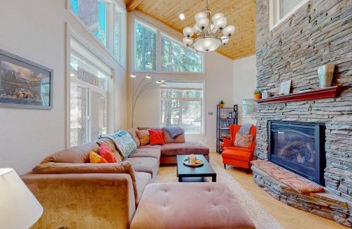 Yosemite National Park House | Granite Tranquility