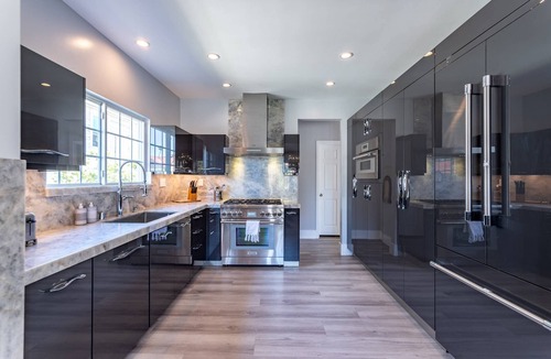 Wilshire House | Great for Large Families Near Dwntn Pet Ok