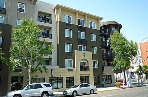 Porta D'italia Condo | Great Top-Floor Condo Heart of Little Italy -Secure Parking