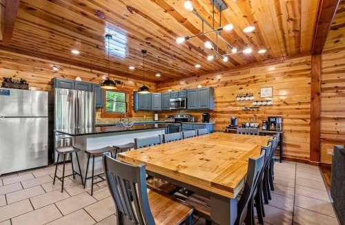 Pigeon Forge House | Grizzly Bears Resort - Large Luxury Cabin with Indoor Pool, Hot Tub, Theater, King Beds, Sleeps 16 in heart of Pigeon Forge