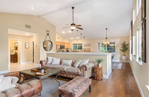 Guerneville House | Guerneville Glamour! Modern Retreat~Hot Tub| Pets