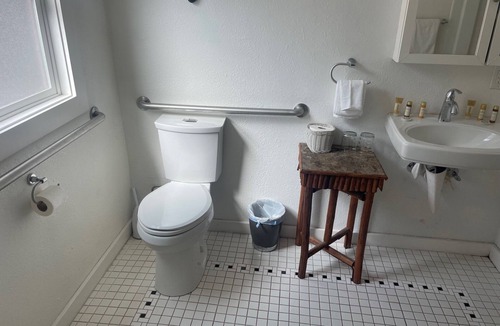 Guerneville House | Guerneville Lodge