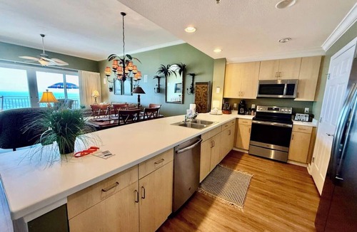Thomas Drive Apartment | Gulf-Front Paradise | Steps to Beach + Pool Access