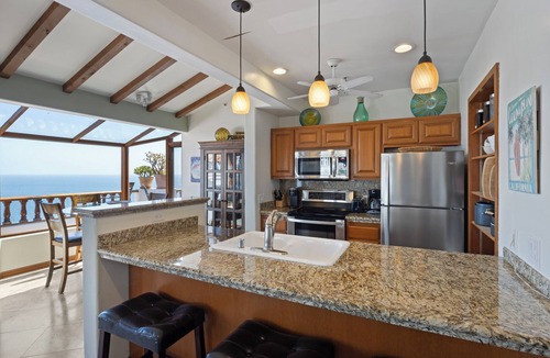 Avalon Condo | H174: Light & Airy Corner Villa, Stunning Panoramic Ocean Views, Golf Cart - Ham