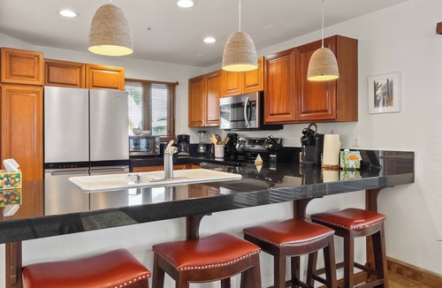 Avalon Condo | H1788: Stunning 2 Bed, 2 Bath Condo With Wrap Around Balcony, 7steps, Golf Cart
