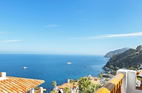 Avalon Condo | H1788: Stunning 2 Bed, 2 Bath Condo With Wrap Around Balcony, 7steps, Golf Cart