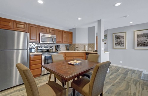 Avalon Condo | H246: Modern 2B|2B Villa WITH VIEWS FROM ALL ROOMS + 6 seater cart + 14 steps!