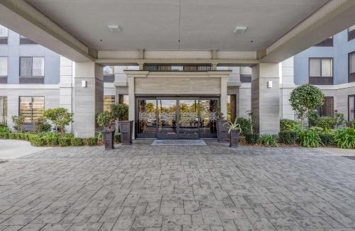 The East Side Hotel | Hampton Inn San Francisco Airport