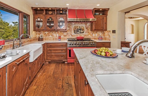 Campanil House | Happy Place - Luxurious "Lord Of The Rings" Inspired Design Near The Beach!