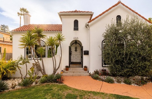 Mid-Wilshire House | Hauser House, Modern Artful Spanish-style Bungalow