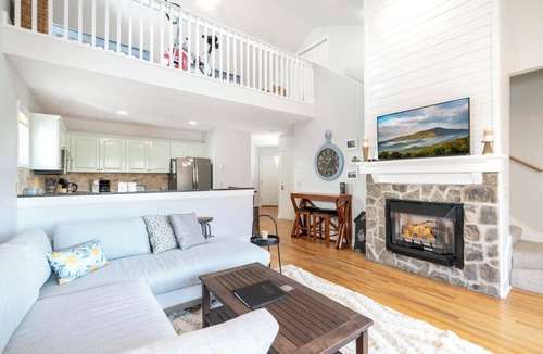 Seven Devils Condo | Hawks Peak 406- Mtn Condo, Top Floor, Mtn View, Modern, Near Attractions