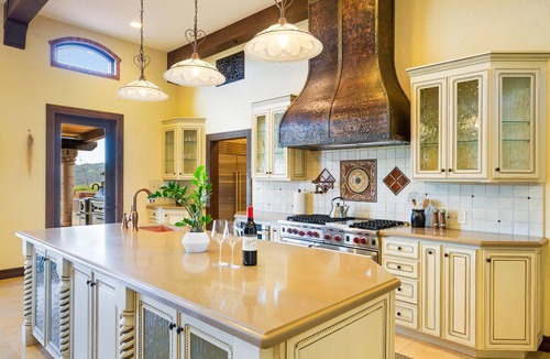 Geyserville House | Healdsburg Villa on a Vineyard with Amazing Poolside Sunsets