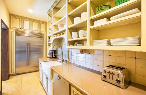 Geyserville House | Healdsburg Villa on a Vineyard with Amazing Poolside Sunsets