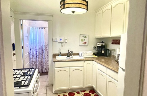 Pico-Union Apartment | Heart of LA - Korea Town bungalow