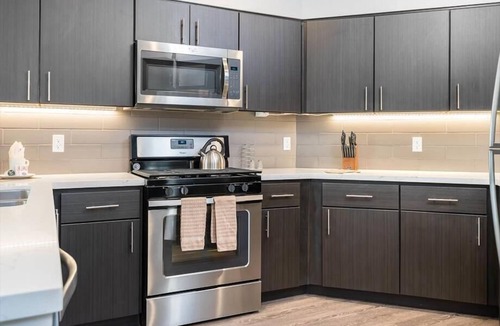 Menlo Park Apartment | Heated Pool | Free Parking Available | Redwood City Downtown