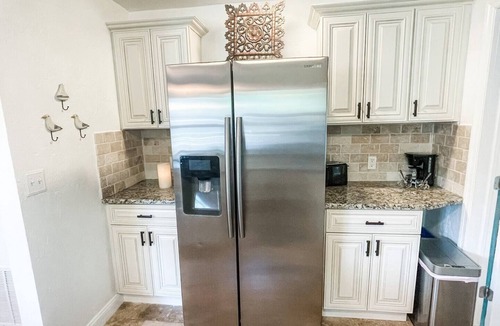 Arlington Park House | Heated pool home 5 min to downtown sleeps up to 8. Pet friendly!