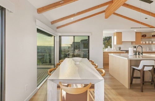 Mission Hills House | Heated Pool-Jacuzzi-King Bed-City Views-Chic Decor