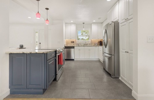 San Jose House | Heated Pool - Sleeps 9 - Lake w/Kayaks, Paddleboard - Games Galore