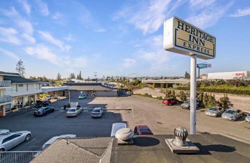 Hayward Hotel | Heritage Inn Express Hayward