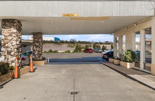 Hayward Hotel | Heritage Inn Express Hayward