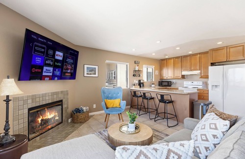 Point Loma Heights Apartment | Hidden Gem: 3Bed/3Ba Retreat w/Jacuzzi Point Loma AC/Parking