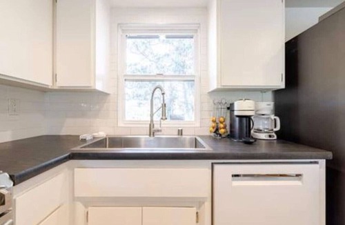 Amesti House | Hidden Lake Cottage With Hot Tub & Views! 20 Mins to Beach