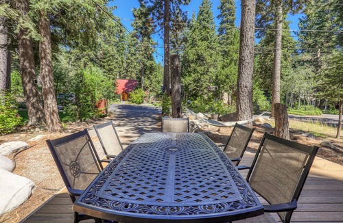Sunnyside House | Hidden Willow at Tahoe Park - Cozy 2 BR Cabin, Walk to Lake & Dining