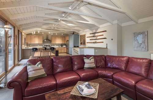Dollar Point House | Highlands Beauty - bright, fresh, spacious, big sunny deck, Rare- has AC, near Tahoe City