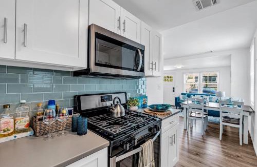 Wall House | Highly Rated Beach House Blocks to Beach & Main St 6 Badges, Patio, Grill