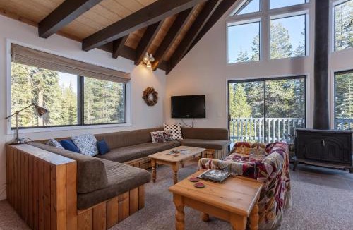 Serene Lakes House | Hillside Haven