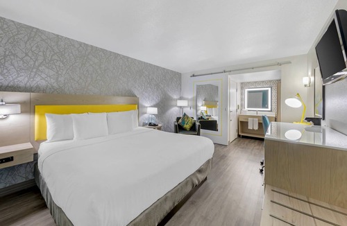 Tulare Hotel | Hillstone Inn Tulare, an Ascend Collection Hotel