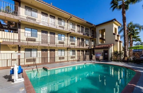 Tulare Hotel | Hillstone Inn