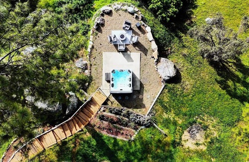 Mariposa Villa | Hilltop Retreat: Hot Tub, Sauna, Fire Pit, Stunning Valley Views