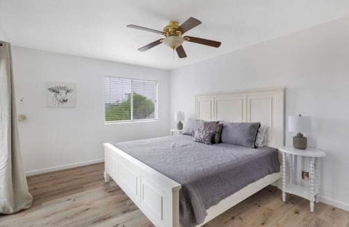 North Ridge House | Hilltop Retreat, TWO VILLAS, Private Hiking Trails