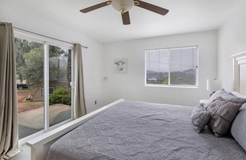 North Ridge House | Hilltop Retreat, TWO VILLAS, Private Hiking Trails